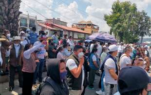 Decenas de pobladores marcharon por diversas vías municipales impidiendo la circulación en vías primarias hasta llegar a la explanada frente al palacio municipal