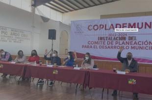 Como presidenta del comité de planeación para el desarrollo municipal COPLADEMUN, procedió a tomar protesta a sindico y regidores, como vocales numerarios