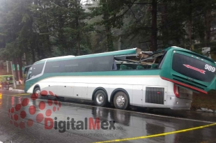 Tráiler provoca tragedia en la #México-Toluca; impacta autobús y taxi