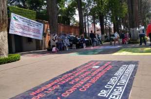 Integrantes de este Sindicato se manifestaron frente a la Casa Estado de México