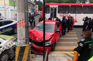 Uniformados del grupo especial &quot;Troyanos&quot; perseguían a los tripulantes de un Jetta color rojo cuando sucedió el accidente.