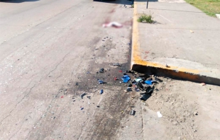 Muere motociclista al impactarse contra un taxi en Ecatepec