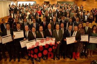 Premian buenas prácticas municipales de 16 alcaldes mexiquenses