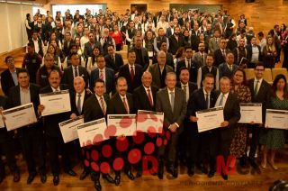 Premian buenas prácticas municipales de 16 alcaldes mexiquenses
