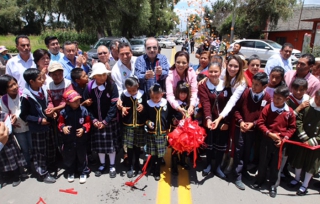 Entrega Carolina Monroy obra de pavimentación en San Mateo Atenco