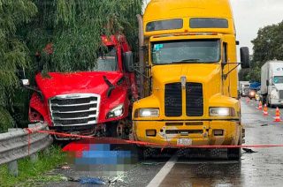El accidente provocó afectaciones viales en el tramo hacia Atlacomulco