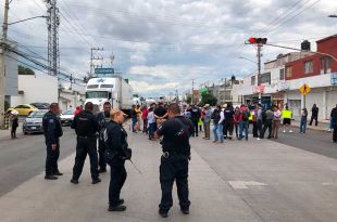 Bloquean avenida por falta de agua en Ecatepec
