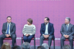 José Francisco Vázquez y Delfina Gómez en la firma del convenio 2025