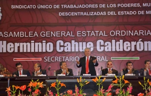 Herminio Cahue rinde segundo informe al frente del SUTEYM