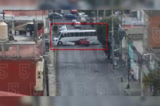 El percance ocurrió en la esquina de Santos Degollado y Pino Suárez, lo que provocó una rápida movilización de elementos de la policía municipal y paramédicos del SUEM.