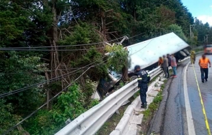 #ÚltimoMinuto: Tráiler queda colgado en la México-Toluca