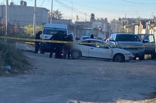 Los cadáveres fueron localizados a bordo de dos vehículos, un cavalier color blanco y una unidad de transporte público de la empresa San Pedro-Santa Clara.