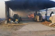 #Video: Vulcanos combaten incendio en aserradero de #Texcoco