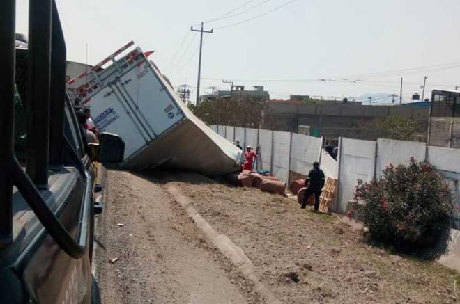El accidente se registró en los límites de Ecatepec, con dirección a Puebla
