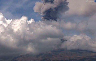 Reportan exhalaciones, caída de ceniza y explosiones en el Popocatépetl