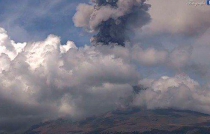 Reportan exhalaciones, caída de ceniza y explosiones en el Popocatépetl