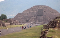 #Video: Reabren la zona arqueológica de #Teotihuacán; llegan los primeros 400 visitantes