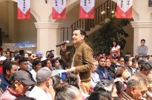 Entrega Diego Moreno apoyos a cientos de familias de Tianguistenco