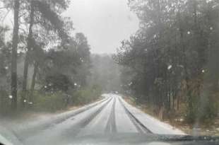 Granizada acompañada con llovizna que simulaba la caída de nieve