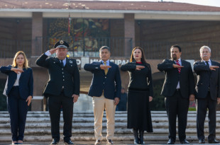 Autoridades municipales de Coacalco montaron una guardia de honor en el monumento al general Felipe Berriozábal