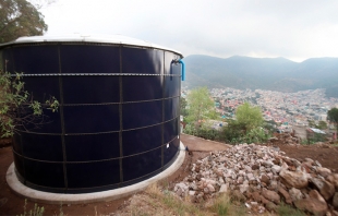 Con tanques llevan agua a colonias de la Sierra de Guadalupe en #Ecatepec