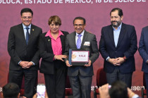 José Vázquez y Delfina Gómez