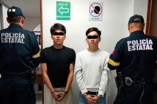 Dos jóvenes y un menor fueron asegurados en Cacalomacán luego de que policías estatales confirmaron que la camioneta en la que viajaban tenía reporte de robo vigente.