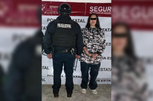 Los oficiales detuvieron a Diana “N” de 19 años y a un menor de edad, quienes fueron presentados ante la Agencia del Ministerio Público. 