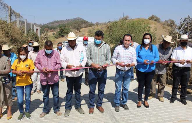 El presidente municipal, Manuel Anthony Domínguez Vargas, resaltó la inauguración de obras comunitarias