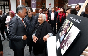 &quot;Yo no sé leer, pero me van a enseñar mis nietas, mis nietos&quot;