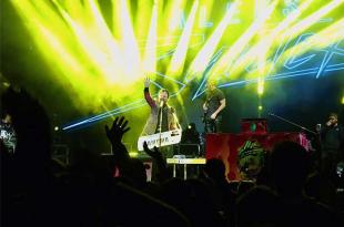 Cerró el concierto acompañado por Alondra Sanvil.
