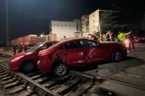 Paramédicos arribaron para atender a las víctimas.