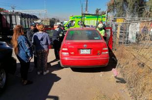 Una discusión abordo de un automóvil dejó como saldo a una mujer con heridas de arma blanca en el brazo.