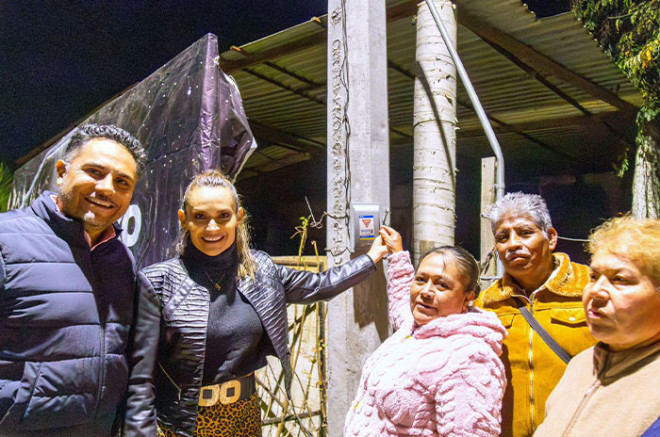 La Presidenta Municipal Erika Olea, encabeza la instalación de nuevas luminarias en diversas localidades de Tianguistenco.