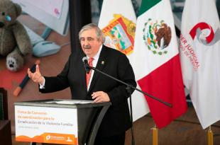 Ricardo Sodi Cuellar luego de firmar convenios de coordinación para la Erradicación de la Violencia 
