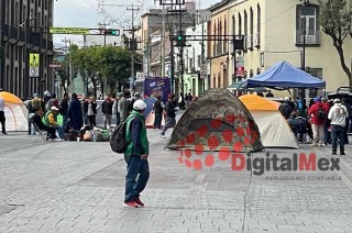 A unos metros en la última sesión del Congreso local, el diputado de Morena, Octavio Martínez, intervino para exhortar al municipio de Ecatepec a pagarle a las y los trabajadores del Sistema de Agua Potable, Alcantarillado y Saneamiento de Ecatepec (SAPASE).