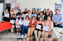 Iraí Albarrán Segura entregó reconocimientos a participantes de los Talleres de Autoempleo o Autoconsumo del DIF Metepec.