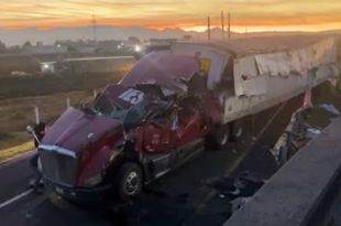 El hecho ocurrió en la curva de la intersección con la carretera Xalatlaco-Mexicaltzingo.