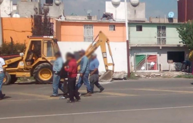 Desalojan 19 predios municipales ocupados por invasores, en Texcoco