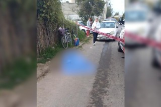 Vecinos de la zona retuvieron al conductor, quien fue entregado a las autoridades de seguridad pública para el inicio de las investigaciones correspondientes.