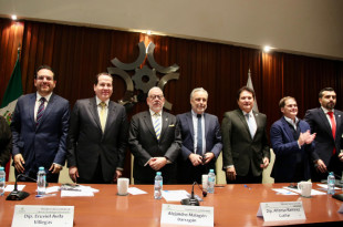 Eruviel Ávila Villegas durante la sesión de la Concamin