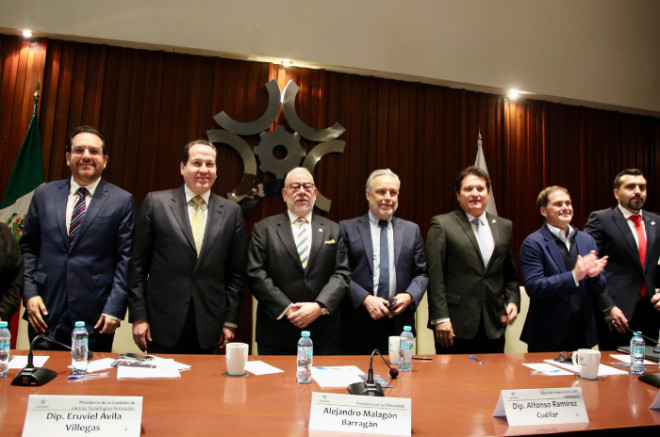 Eruviel Ávila Villegas durante la sesión de la Concamin