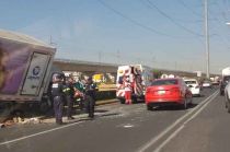 En el accidente estuvo involucrada una camioneta repartidora de productos lácteos.