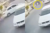 Video viral en redes sociales muestra el momento en que una madre y su hijo menor son agredidos tras un conflicto vial en calles de Valle de Chalco.
