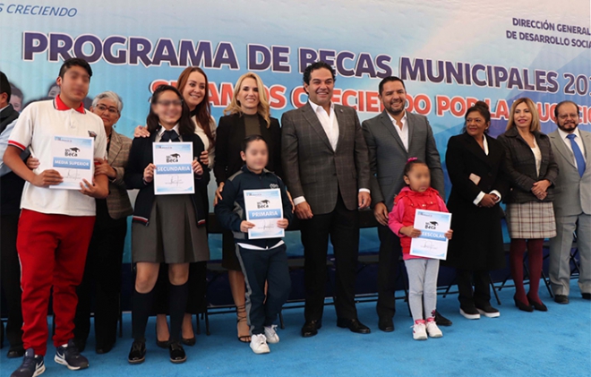 Inicia entrega de becas escolares en Huixquilucan