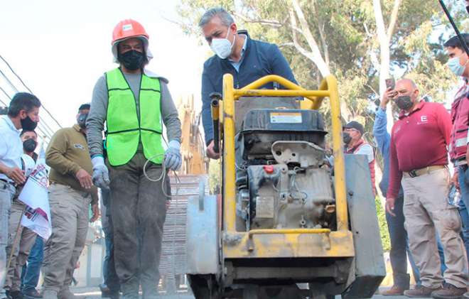 El alcalde Fernando Vilchis Contreras encabezó el arranque de obras del drenaje de mil 152 metros lineales de bulevar de los Dioses