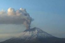 #Video: Dura noche para el Popocatépetl; constante tremor y emisión de ceniza