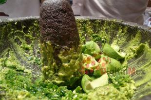 Un manjar culinario a base de aguacate.