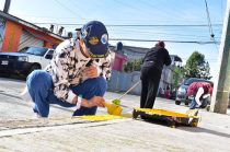 Jóvenes de Toluca participan en jornadas de limpieza, pintura y rehabilitación de espacios públicos como parte del programa “Yo pongo guapa a Toluca”.