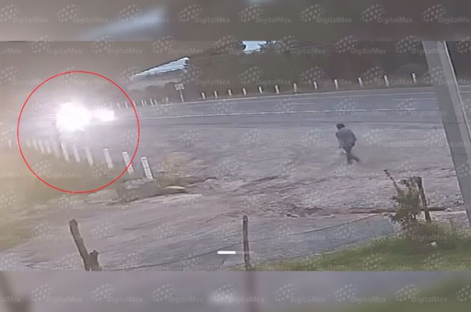 Un video registró el momento en que un automóvil invadió el acotamiento de la carretera Toluca-Temascaltepec y embistió al menor mientras entrenaba en bicicleta.